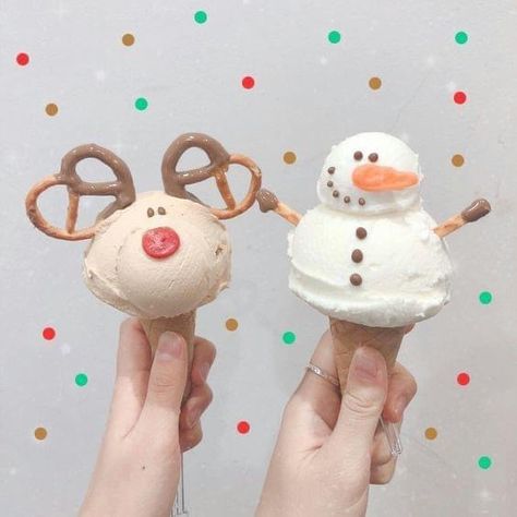 Snowman Ice Cream, Christmas Ice Cream, Yummy Ice Cream, Christmas Party Themes, Kawaii Cooking, Sorbet Recipes, Cream Wedding, Ice Cream Cones, Kawaii Food