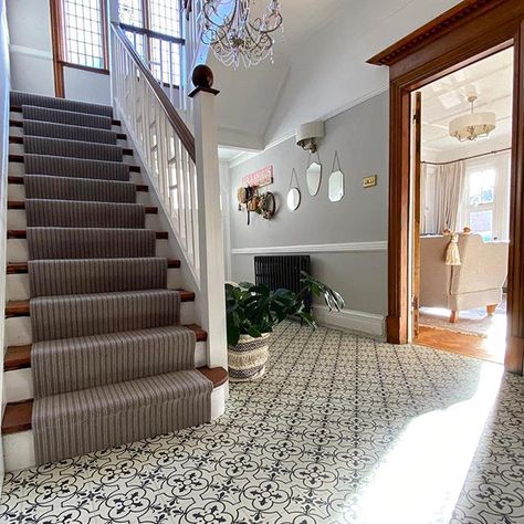 The owners have restored the original features in this 1920s home. The banister is so beautiful and we love the oak combined with the grey. The tiles look perfect here too. In the home of The brickwork in the dining area has been left exposed which works so well and defines the dining area really well. In the home of crack_the_shutters on Instagram. 1920 House Interior Ideas, 1920s House Interior, 1920s House Interior Design, 1920s Home Interior, 1920 House, 1920s Home, Period Home, Large Hallway, 1920s House