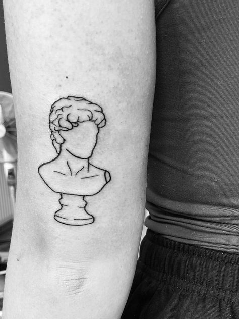 Minimalist male Roman bust tattoo David Statue Tattoo Minimal, Small Statue Tattoo, Simple Greek Statue Tattoo, Minimalist Statue Tattoo, Roman History Tattoo, Statue Of David Tattoo Simple, Greek Myth Tattoo Simple, Greek Statue Tattoo Drawing, Roman Bust Tattoo