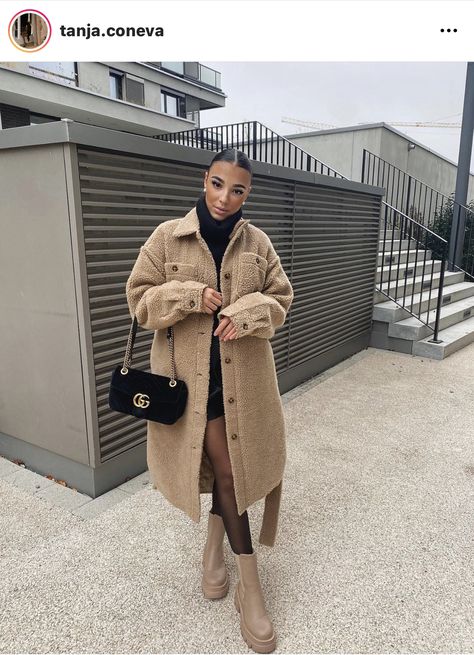 Chilled Winter Outfits Casual, Long Fuzzy Coat Outfit, Teddy Trench Coat Outfit, Glamorous Winter Outfits, Winter Fancy Outfits, Brown Teddy Coat Outfit, Long Puffer Outfit, Winter Baddie Outfits Casual, Casual Church Outfits Winter