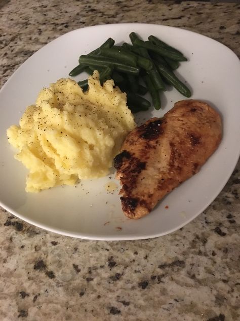 Grilled Chicken With Mashed Potatoes, Grilled Chicken Seasoning, Chicken With Mashed Potatoes, Mashed Potatoes And Green Beans, Chicken Mashed Potatoes, Potatoes And Green Beans, Chicken Green Beans, Mash Potatoes, Grilled Potatoes