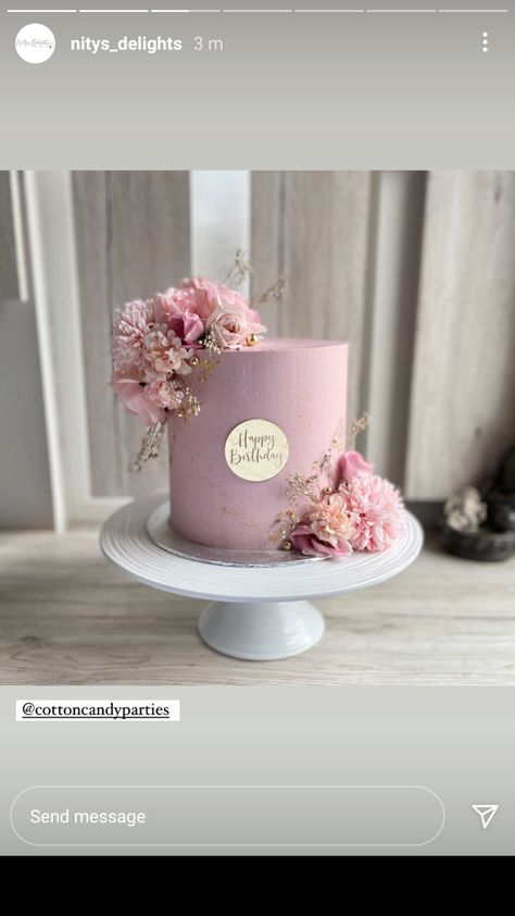 Small Cakes Ideas For Women, Pink Floral Cake Design, Single Tier Cake Birthday, Pink Floral Cake Birthday, Elegant Birthday Cakes For Women Classy, Beautiful Birthday Cakes For Women, Classy Birthday Cakes, Pastel Pink Cake, Artist Cake