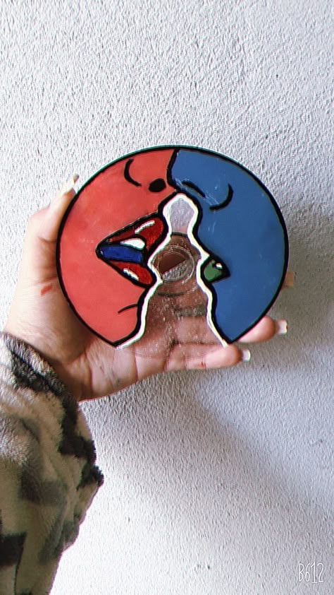 Painted Cds Ideas, Discs Painting, Record Painting Ideas Hippie, Ideas Para Pintar Cd, Cd Disk Art, Painting On Cds Aesthetic, Ideas Para Pintar Cds, Painting Ideas On Cds, Painting Cd Ideas