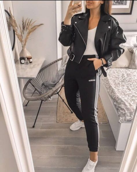 How To Style Adidas Pants, Adidas Outfits For Women, Adidas Superstar Outfit Winter, Black Adidas Pants Outfits, Adidas Pants Outfit Fashion, Comfy Sweatpants Outfit, Adidas Outfit Ideas, Red Adidas Pants, Adidas Track Pants Outfit