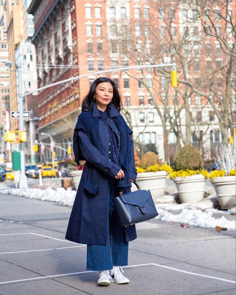 Blue Trenchcoat Outfit, Navy Blue Trench Coat Outfit, Blue Trench Coat Outfit, Navy Trench Coat Outfit, Navy Blue Trench Coat, Trenchcoat Outfit, Trench Outfit, Europe Fits, Navy Trench Coat