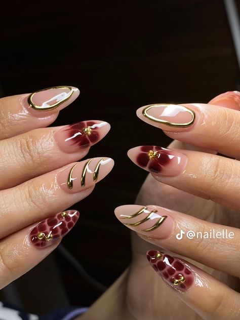 Red And Gold Nails, Gold Acrylic Nails, Nail Board, Simple Gel Nails, Casual Nails, Almond Acrylic Nails, Top Nail, Nail Art Ideas, Classy Nails