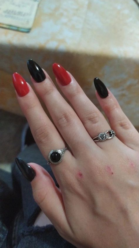 Black Nails Short, Finger Biting, Birmingham City University, Creative Nail Art, Red Gel Nails, Dark Red Nails, Punk Nails, Cute Simple Nails, Vintage Nails