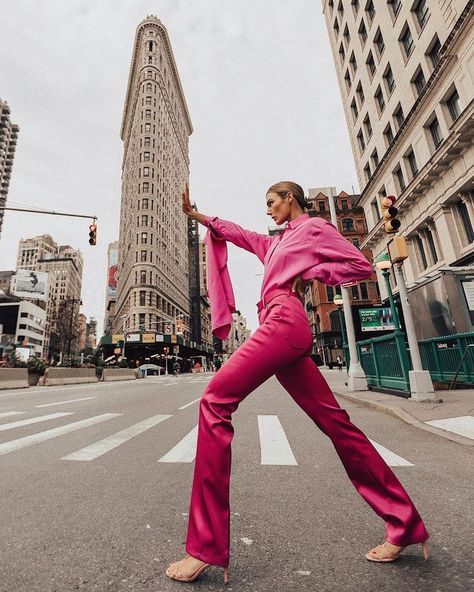 Tezza on Instagram: “Hold up.  #NYFW” Tezza Barton, High Fashion Poses, Mode Editorials, High Fashion Photography, Fashion Photography Poses, Fashion Photography Inspiration, Foto Poses, Street Fashion Photography, Nova York