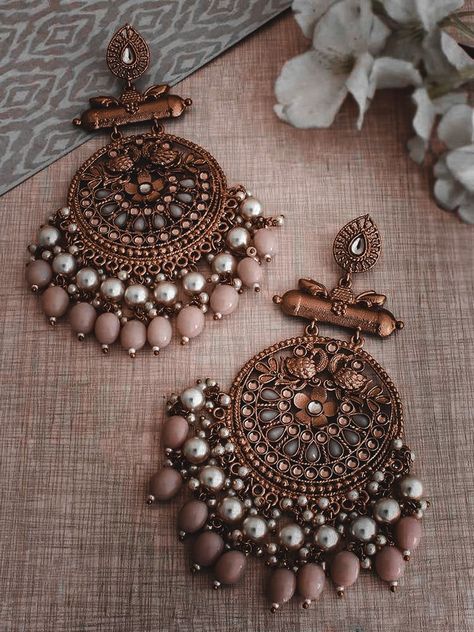 Earrings For Lehenga, Jhumkas Aesthetic, Capsule Wardrobe Jewelry, Ear Pieces, Indian Jewelry Earrings, Bridesmaid Saree, Gold Bangles For Women, Feminine Elegance, Bubbles Wallpaper