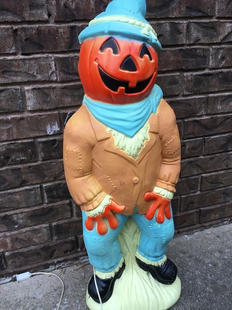 Pumpkins Decorating, Big Blue Whale, Halloween Food Dinner, Halloween Blow Molds, Vintage Halloween Photos, Blow Molds, The Scarecrow, Halloween Yard Decorations, Halloween Goodies