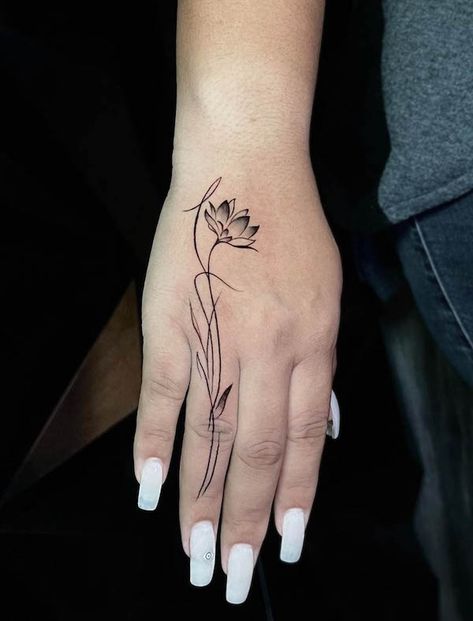 Toxic Tattoos For Women, Fine Line Tattoo Shading, Fine Line Flower Hand Tattoo, Fine Line Tattoo Arm Women, Back Of The Hand Tattoo, Hand Tattoos For Women Flowers, Hand Fine Line Tattoo, Flower On Hand Tattoo, Big Fine Line Tattoo