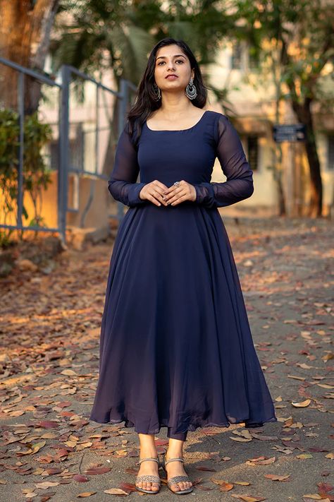 Frocks For Women Indian Style, Trendy Frock Designs For Women, Saree With Dress Design, Gowns Models For Stitching, Full Hand Churidar Designs, Crepe Dresses For Women, Full Sleeve Umbrella Churidar, Indian Daily Outfits, Frock Indian Style