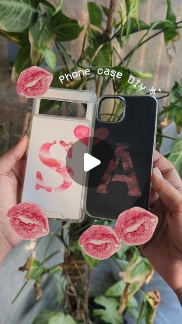 Zeni Art ‧₊˚DIY with me ༘⋆ on Instagram: "Diy idea💄 💋 @zeni.art_ follow me  Inspired by @lilirovee & @yano4kaa.a  The kisses tshirt are so cute and even viral. This kisses phone case with your and your partner's initial is just as cute 😍 and easy to make and match your bf/gf/bestie. Completing it with a heart in the middle with lipstick thumb prints felt just the right thing to do ❤️  Small tip ✨: You can find "letter stencils" on @pinterest @pinterestindia for this diy. You can print them or use them as a guide. . . . . . . . . . . Tags: {Couple goals, bestie goals, matching with bestie, matching with him/her, kiss tshirt diy, kiss print diy, kiss print aesthetic, phone case diy idea, matching phonecases, matching accessories, outfits} #fyp #fypシ #fy #explore #diy #giftsforher #bestieg Couple Phone Cases Diy, Diy Phone Case Ideas Aesthetic, Matching Phone Cases Aesthetic, Couple Phone Cases Aesthetic, Matching With Bestie, Aesthetic Phone Case Diy, Kisses Tshirt, Kiss Phone Case, Couple Phone Cases