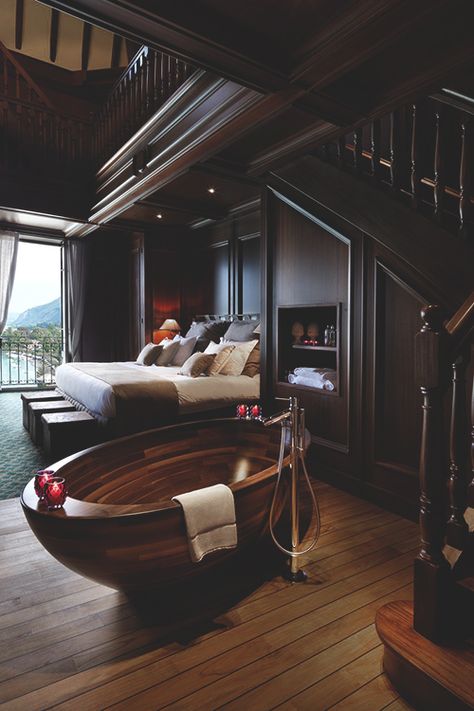 Dang that is some beautiful wood    Collection of rooms for your inspiration    52 @ ShockBlast Wooden Bathtub, Beautiful Bathtubs, Bathtub Design, Elegant Bedroom, Design Del Prodotto, Bath Tub, Style At Home, Interior Projects, Beautiful Bathrooms