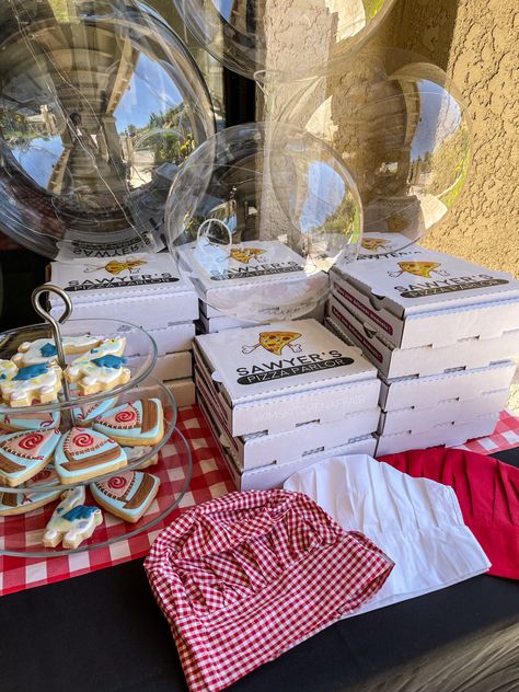 Pizza Party Set Up, Build Your Own Pizza Party, Pizza Oven Party, Build Your Own Pizza Bar, Outdoor Pizza Party, Pizza Party Ideas, Pizza Party Food, Pizza Party Themes, Build Your Own Pizza