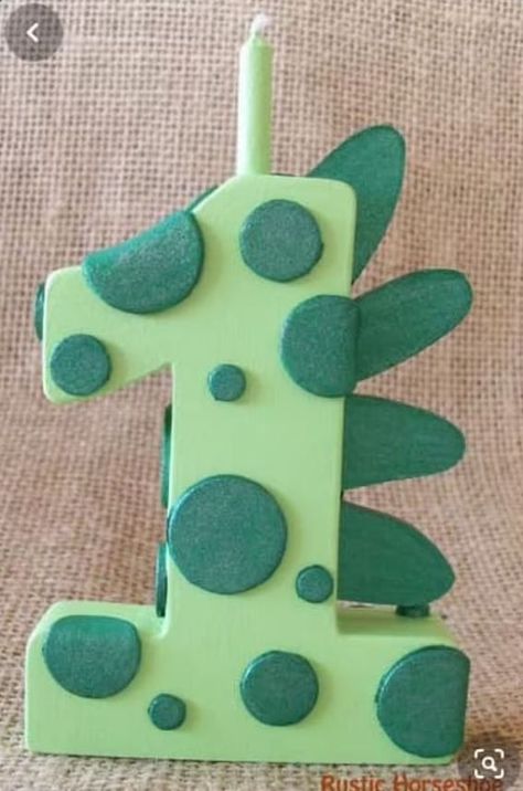 Dinosaur Candle, First Birthday Cake Ideas, Boys First Birthday Cake, Theme First Birthday, Dinosaur Birthday Cakes, Jungle Birthday Party, Dinosaur Themed Birthday Party, Boy Cake, Dinosaur First Birthday