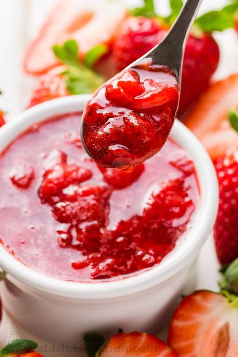 Strawberry Sauce For Cake, Sauce For Cake, Strawberry Sauce Recipe, Mini Strawberry Cheesecake, Ice Cream Sauce, Strawberry Freezer Jam, Freezer Jam Recipes, Strawberry Cheesecake Recipe, Homemade Strawberry Sauce