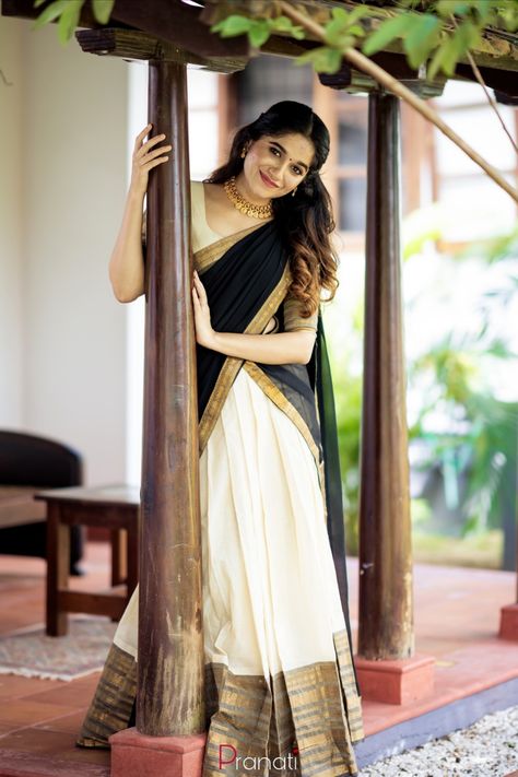 Traditional Half Saree Designs, Desi Traditional, Kerala Dress, Onam Outfits, Sari Skirt, Simple Frock Design, Simple Frocks, Churidar Designs, Lehenga Blouse Designs