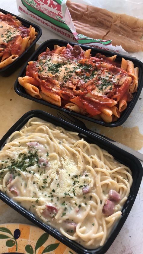 spaghetti carbonara and penne bolognese with meat sauce Penne Bolognese, Penne Carbonara, Pasta Penne, Spaghetti Carbonara, Spaghetti Bolognese, Penne Pasta, Italian Pasta, Food Goals, Meat Sauce