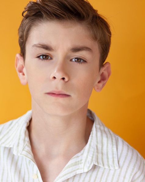 Julian Hilliard on Instagram: “Bet you thought it was #friyay 😉🤓 #nopeitsthursday” Julian Hilliard, Billy Maximoff, Series Characters, Families Are Forever, Celebrity Kids, Rock Bottom, Gravity Falls, Nanny, Season 3