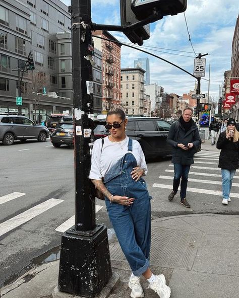 JAMIE GENEVIEVE on Instagram: "NY, NY 🗽" Jamie Genevieve Style, Jamie Genevieve Outfits, Jamie Genevieve, Outfit Styling, Maternity Style, Simple Outfit, Autumn Style, Maternity Fashion, Simple Outfits