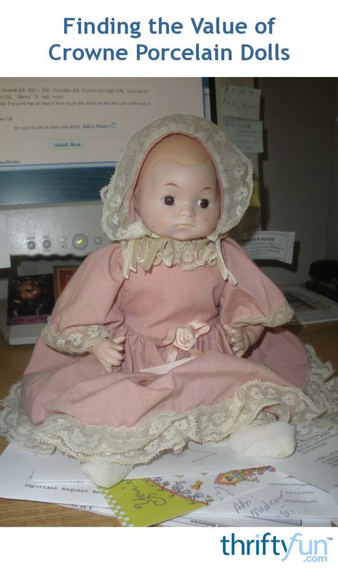 This is a guide about finding the value of Crowne porcelain dolls. Porcelain dolls can have widely ranging values based on a number of variables. Posable Elf, Porcelain Dolls Value, Dolls Porcelain, Santa Outfit, Handmade Ceramics Vase, Cabbage Patch Dolls, Asian Doll, Madame Alexander Dolls, Alexander Dolls