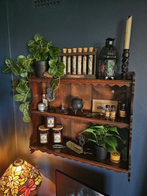 Witchy Shelf Decor Ideas, Witch Altar Shelves, Shelf Altar Ideas, Witchy Shelf Decor, Witch Altar Shelf, Witchy Cottage Core Decor, Occult Home Decor, Witch Aesthetic Office, Wizard Core Bedroom