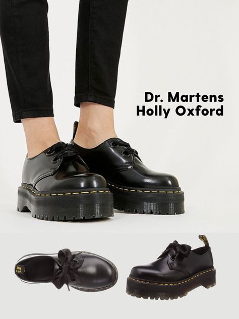 Add some edge to your Fall /Winter looks with the Holly platform oxford from Dr. Martens. Whether you're dressing up for a special occasion or adding an edge to your everyday look, these shoes are sure to turn heads and elevate your style. Dr Martens Holly Platform, Dr Martens Holly, Dr Martens Oxford, Fall Winter Looks, Style Dr Martens, Fall Winter Style, Oxford Shoe, Oxford Platform, Travel Outfits