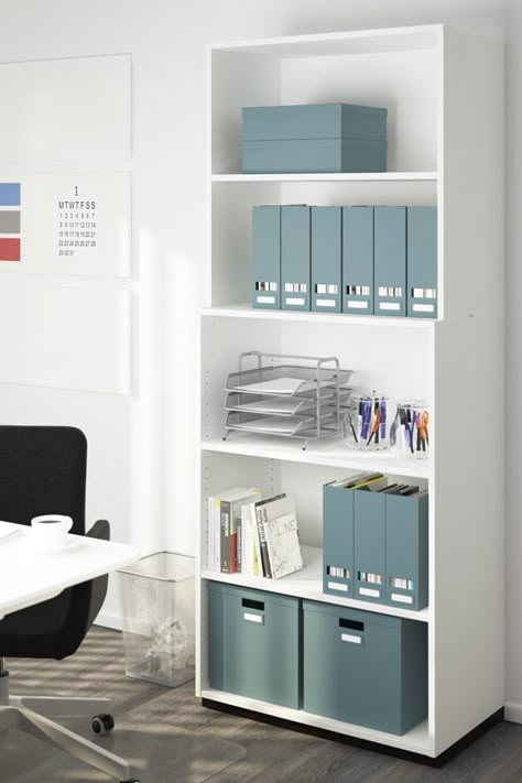 Keep your home office organized! The IKEA TJENA boxes have individual labels so you can keep track of what you are storing inside. Ikea Home Office, Rumah Minecraft Sederhana, Work Cubicle, Office Organization At Work, Diy Office, Ikea Home, Office Designs, Home Office Storage, Small Home Office