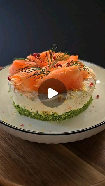 Christmas Fish Starters, Asian Spoon Appetizers, Entrees Recipes Starters, Starters For Dinner Party, Fancy Starters, Fish Starters, Salmon Cheesecake, Fine Dining Starters, Fine Dining Appetizers