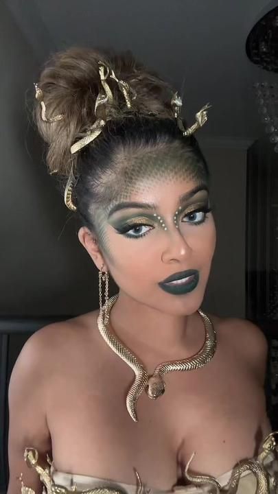 TikTok · Apeenaiyah Reptilian Makeup, Medusa Hairstyle, Medusa Costume Makeup, Medusa Outfit, Snake Outfit, Carnaval Outfits, Clown Makeup Tutorial, Medusa Halloween Costume, Medusa Makeup