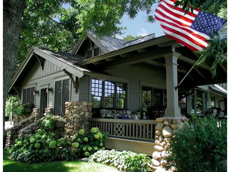 Americana Porch, Lake Houses Exterior, Craftsman Cottage, Craftsman Exterior, Americana Style, Grey Houses, Metal Building Homes, Steel House, Cabins And Cottages