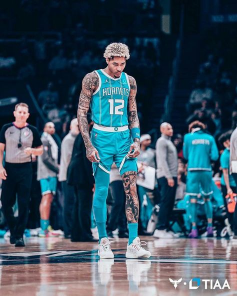 Kelly Oubre Jr Aesthetic, Basketball Drip, Basketball Pics, Jordan Woods, Kelly Oubre Jr, Best Nba Players, Kelly Oubre, Nike Slippers, Kaws Wallpaper