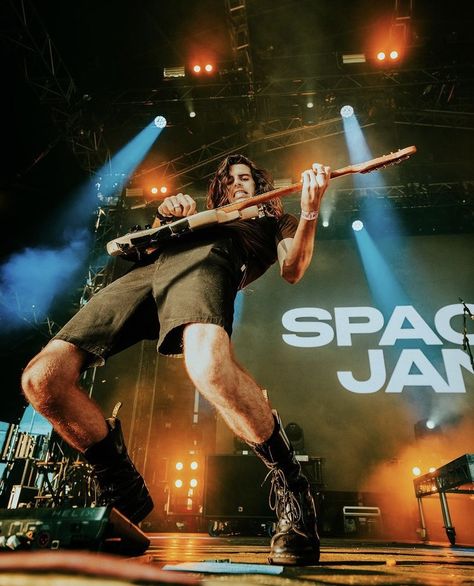 Rock Band On Stage, Professional Concert Photography, Metal Concert Photography, Creative Concert Photography, Rock Concert Photography, Concert Photography Aesthetic, Concert Photo Ideas, Spacey Jane, Music Festival Photography