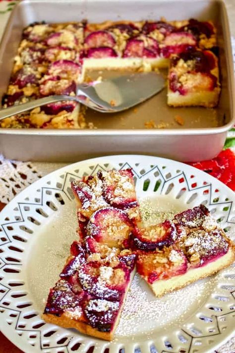 Italian Plums Recipes, German Plum Cake Recipe, Italian Plum Recipes, Fresh Plum Recipes, Plum Dessert Recipes, Plum Bars, Plums Recipes Dessert, Plum Desserts, Hannah Aesthetic