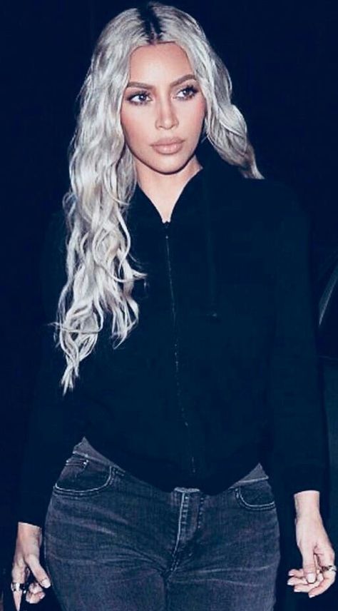 #kimKardashian #kimFans #wallpaper Kim Kardashian Blonde Hair, Kardashian Blonde Hair, Kim Kardashian Blonde, Estilo Kim Kardashian, Kim Kardashian Hair, Looks Kylie Jenner, Kardashian Hair, Kim Kardashian Outfits, Robert Kardashian