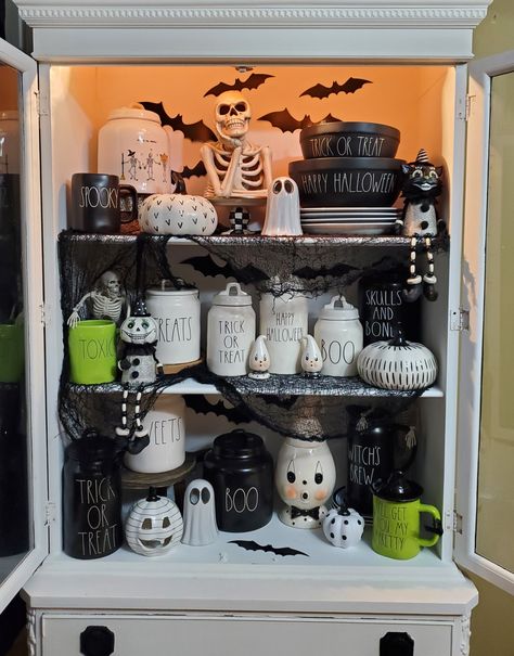 Johanna Parker Display, Johanna Parker Halloween Display, Johanna Parker Halloween, Halloween Interior, Pop Up Vendor, Pop Up Vendor Booth, Bedroom Fall Decor, Goth House, Classy Halloween Decor