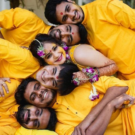 Are you worried that you’ll not get the right Haldi ceremony outfit to look like the perfect bride? Worry not. We are here to help you out. Scroll to the below list of some really amazing outfits that you can wear for your Haldi function. Brothers Wedding Outfit For Sister, Haldi Photography Ideas, Sister Wedding Pictures, Haldi Poses For Bride, Brother Sister Poses, Haldi Photoshoot, Marriage Poses, Haldi Ceremony Outfit, Cousin Photo