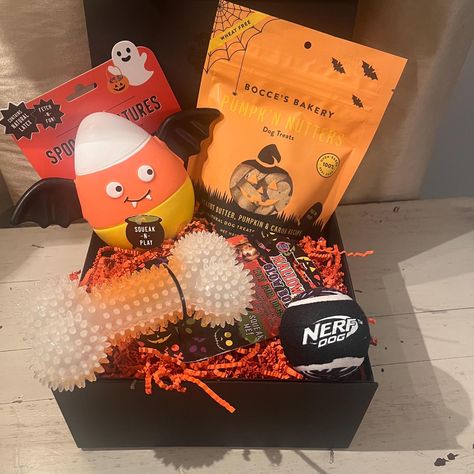 Surprise your pet with aa perfect Boo Box for Halloween.    With your instructions, we customize your box or basket with quality items to make it a very special experience for you and your pet.   Each box contains treats and toys.  For an extra amount, we can add a blanket for those chilly nights and/or a safety light for trick or treating with your pet.  If this is a gift, you can include the wording you would like added to a note. Dog Spooky Basket, Dog Boo Basket, Cat Gift Basket, Halloween Dog Treats, Dog Gift Basket, Halloween Dog Toys, Boo Baskets, Dog Gift Box, Halloween Baskets