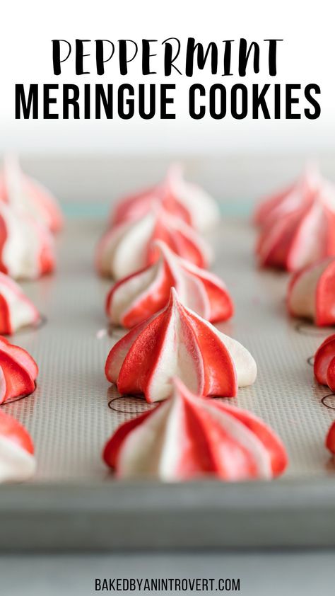 Peppermint Meringue Cookies, Peppermint Meringue, Peppermint Meringues, Meringue Cookie Recipe, Best Treats, New Year's Desserts, Meringue Recipe, Vegan Candies, Meringue Cookies