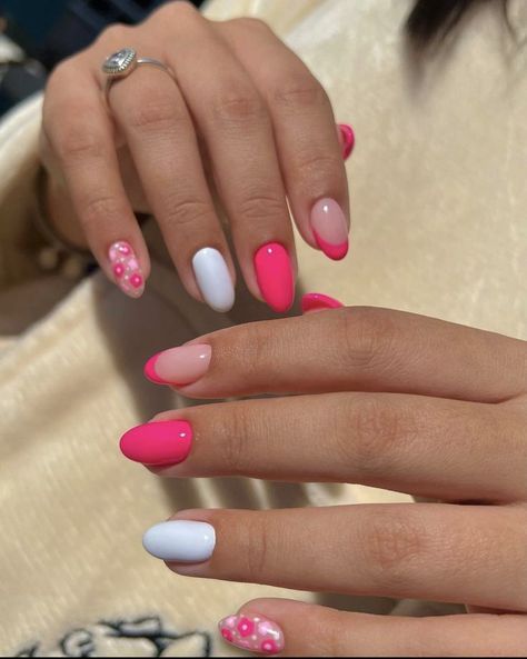 Summer Biab Nail Ideas, Summer Short Round Nails, Rounded Nail Designs, Short Round Spring Nails, Summer Oval Nails Designs, Pink Holiday Nails Summer, May Nails Ideas 2024 Short, Oval Nail Ideas, Teen Nails