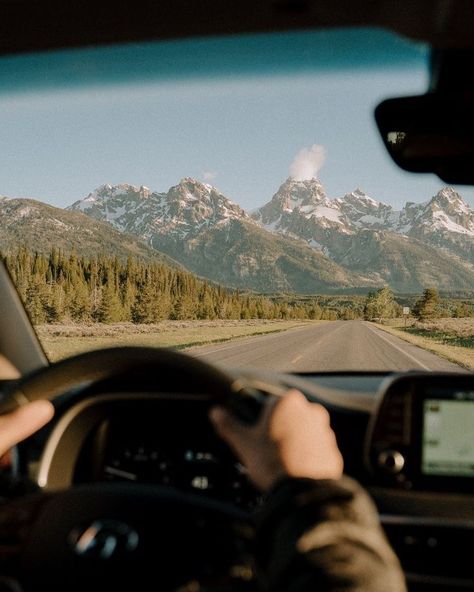 Summer Road Trips, Adventure Aesthetic, The Mountains Are Calling, Travel Inspo, Pretty Places, Travel Aesthetic, Road Trips, Van Life, Life Is Beautiful