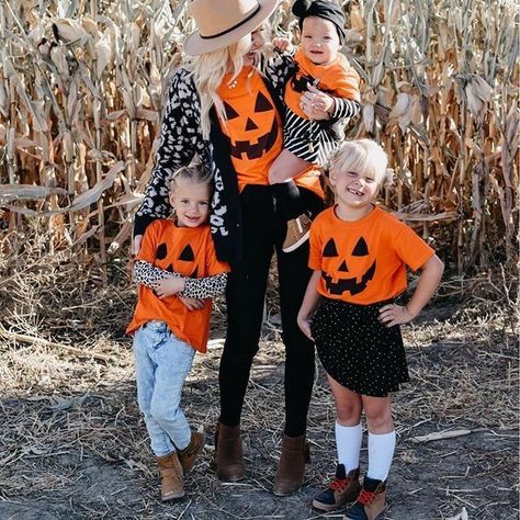 Pumpkin Family Costumes, Family Pumpkin Costumes, Toddler Pumpkin Costume, Matching Family Halloween Costumes, Baby Pumpkin Costume, Family Themed Halloween Costumes, Mom Halloween Costumes, Scary Night, Themed Halloween Costumes