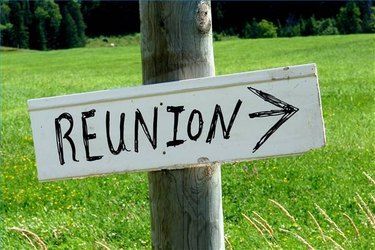 How to Write a Class Reunion Letter Family Reunion Quotes, Reunion Quotes, Alumni Reunion, Family Reunion Gifts, Reunion Gift, Reunion Games, Family Reunion Games, Family Reunion Planning, Web 2.0