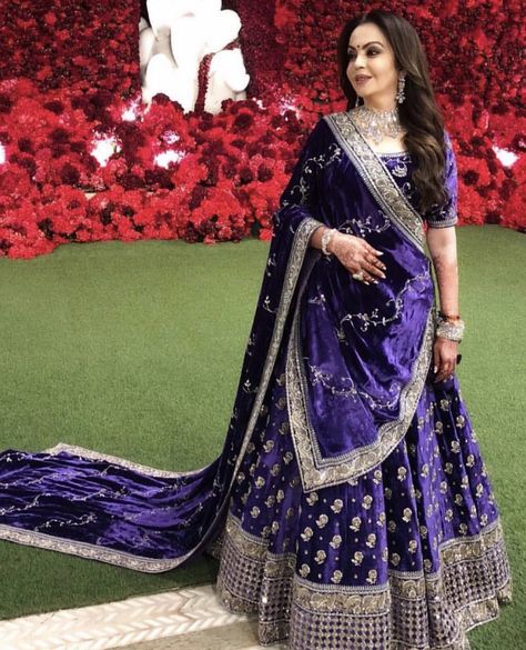 Mother of the bride lehenga inspo for a Mehndi भारतीय दुल्हन संबंधी, Mother Of The Bride Looks, डिजाइनर कपड़े, Lehnga Dress, Designer Bridal Lehenga, Indian Bridal Lehenga, Blue Lehenga, Red Lehenga, Indian Bridal Dress