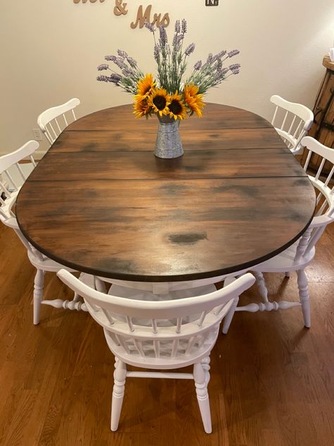 CountryCornerCouple Oval Dinning Room Table, Refurbished Kitchen Tables, Oval Kitchen Table, Round Farmhouse Table, Circle Dining Table, Oval Dining Room Table, Dining Room Table Makeover, Painted Kitchen Tables, Dining Table Makeover