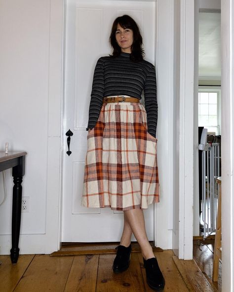 Laura on Instagram: “Here’s my @megannielsenpatterns Brumby Skirt! I’m not sure how to style this. It’s not my usual look and feels more summer than fall.…” Brumby Skirt, How To Style, Sewing, Skirt, Feelings, On Instagram, Instagram