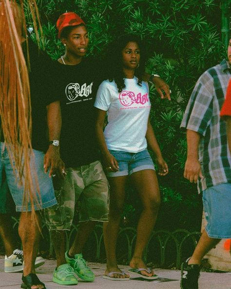 Strapped Archives on Instagram: “Pharrell Williams and Vashtie Kola photographed by Carlos Fernanado Mendez while walking on Ocean Drive in Miami Beach, FL - August 27, 2004” Vashtie Kola, Black Bratz, Black Bratz Doll, W Pics, Hey Hey Hey, Black Knowledge, Next Life, Rap Aesthetic, Ocean Drive