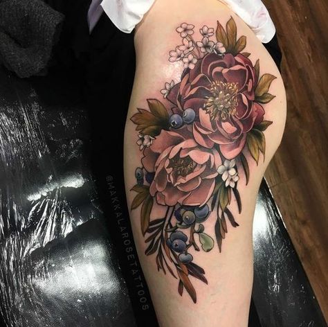 Thigh Tattoo Men, Tatoo 3d, Beautiful Flower Tattoos, Floral Tattoo Sleeve, Geniale Tattoos, Leg Sleeve Tattoo, Tatuaje A Color, Large Tattoos, Tattoo Feminina