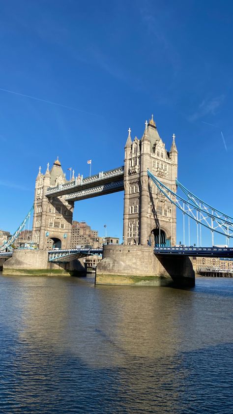 Tower bridge, aesthetic photo, holiday, London Tower Bridge Aesthetic, Bridge Aesthetic, London Vibes, Fav Place, Tower Bridge London, London Bridge, Book Inspiration, Tower Bridge, Travel Book